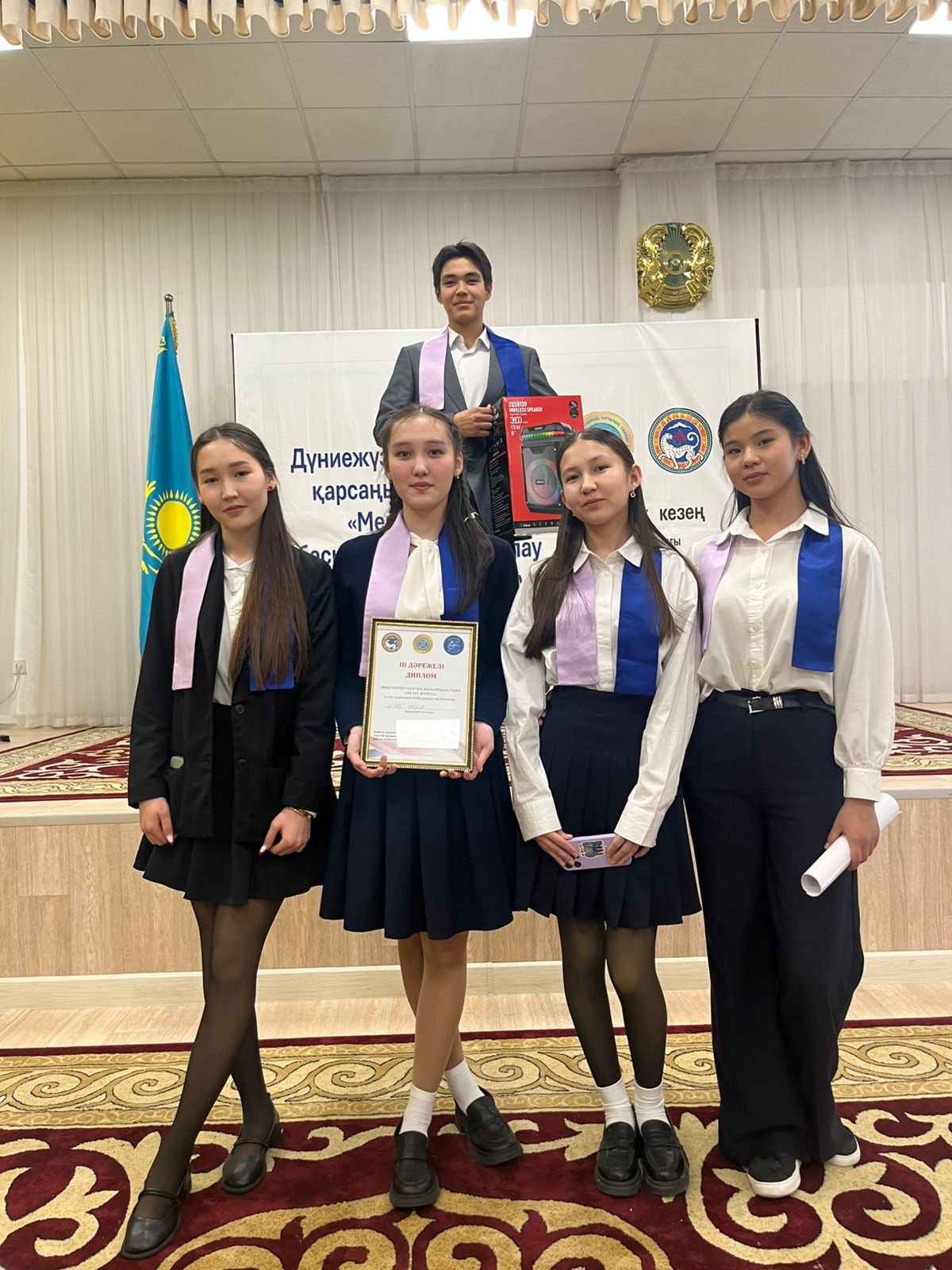 «Мектептегі өзін-өзі басқарудың үздік сайлау жүйесі» жобасын қорғап, 3 орын иеленді./Защитил проект  «Мектептегі өзін-өзі басқарудың үздік сайлау жүйесі»  и занял 3 место.