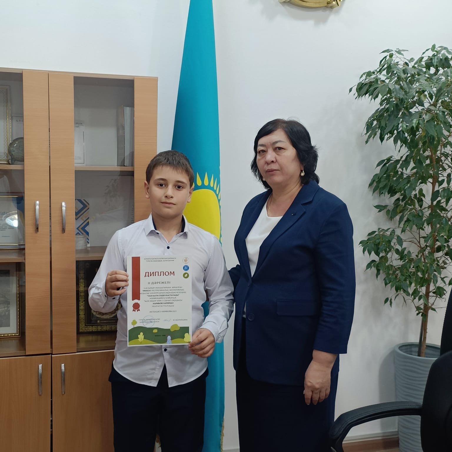 “ProEco” РЕСПУБЛИКАЛЫҚ ЭКОЛОГИЯЛЫҚ  ЖОБАЛАР  КОНКУРСЫНЫҢ АУДАНДЫҚ КЕЗЕҢІНІҢ   “ТАЗА ҚАЛА СІЗДЕН БАСТАЛАДЫ” НОМИНАЦИЯСЫ БОЙЫНША  “№195 ЖББМ” КММ  5 СЫНЫП ОҚУШЫСЫ КАРИБОВ НАРИМАН